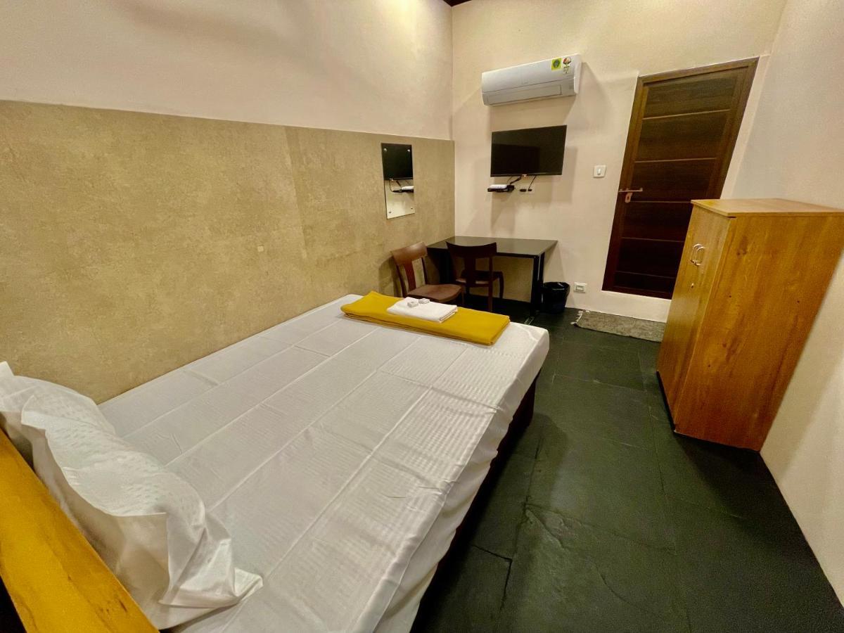 Hotel Reach Residency Kochi Exterior foto